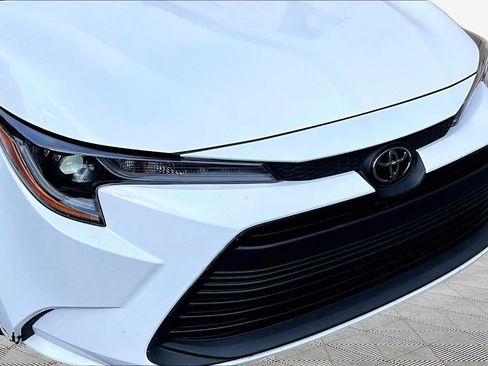 Used 2025 Toyota Corolla LE FWD image 30