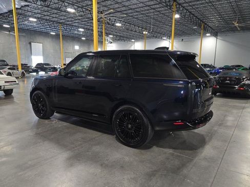Used 2025 Land Rover Range Rover SE AWD/4WD image 3