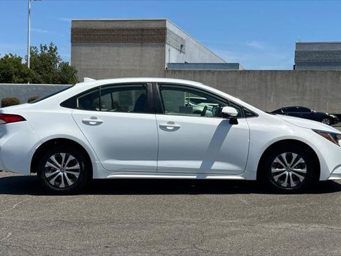 Certified 2022 Toyota Corolla LE FWD image 6