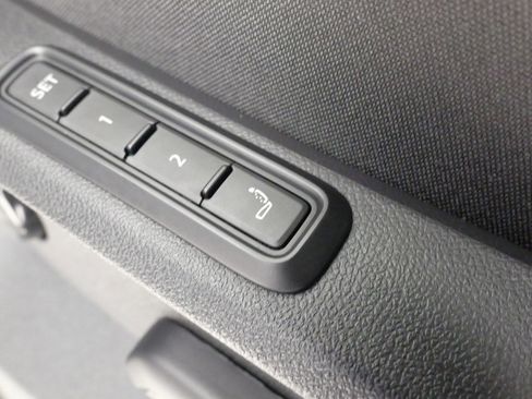 Used 2025 Volkswagen Atlas Cross Sport SEL Premium R-Line image 32