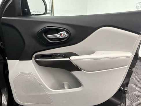 Used 2019 Jeep Cherokee Limited w/ Luxury Group image 14