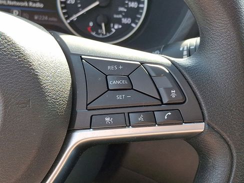 Used 2025 Nissan Sentra SV w/ Trunk Package image 18