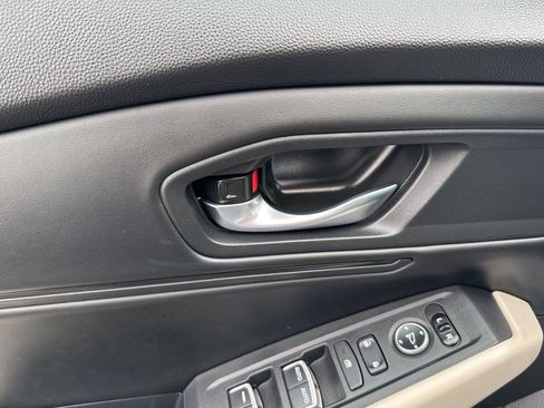 Used 2023 Honda Accord EX image 13