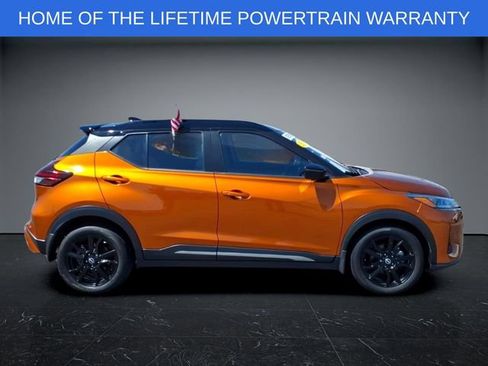 Used 2023 Nissan Kicks SR w/ SR Premium Package FWD image 2