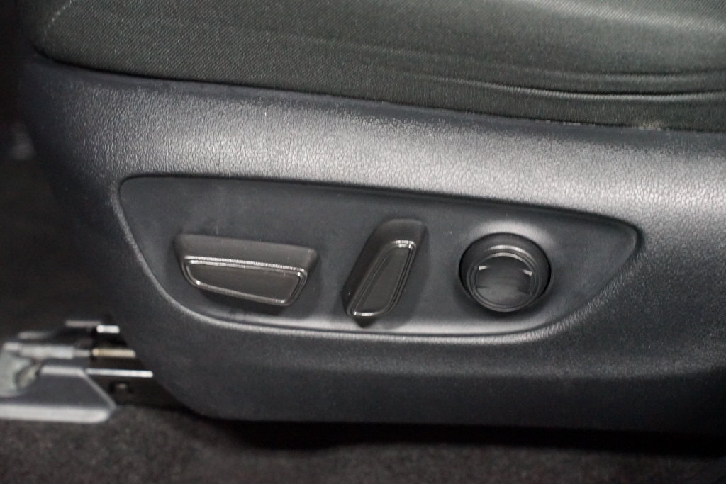 Certified 2025 Toyota RAV4 XLE FWD image 33