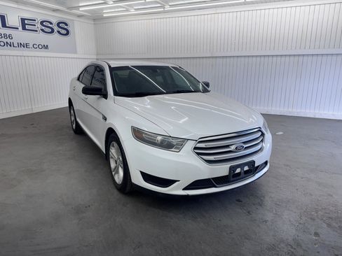 Used 2017 Ford Taurus SE image 3