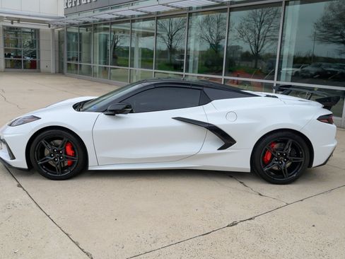 Used 2021 Chevrolet Corvette Stingray Preferred Conv w/ Z51 Performance Package RWD image 8