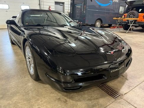 Used 2002 Chevrolet Corvette Convertible w/ Preferred Equipment Group2 RWD image 1