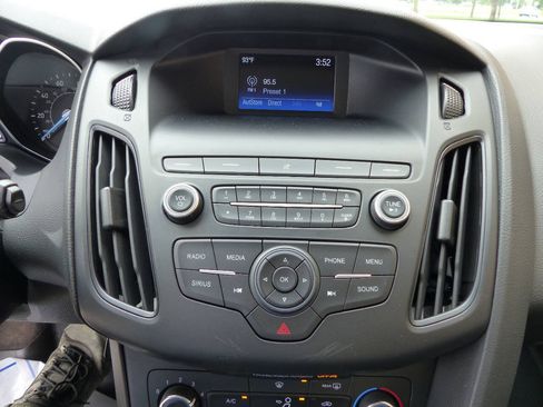 Used 2018 Ford Focus SE FWD image 28