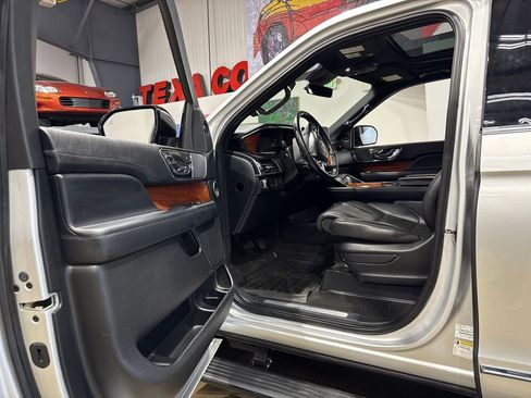 Used 2018 Lincoln Navigator Reserve w/ Technology Package image 78