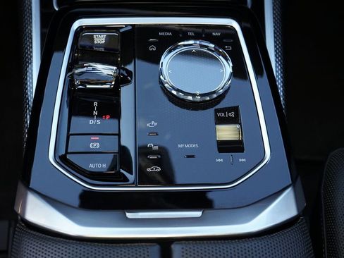 Used 2023 BMW 740i image 21