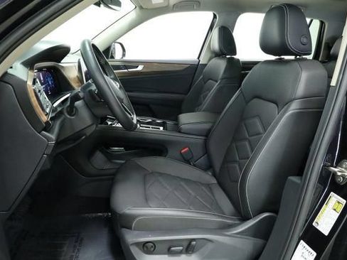 Used 2025 Volkswagen Atlas SE FWD image 24