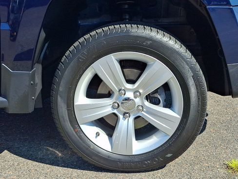 Used 2015 Jeep Patriot Latitude w/ Sun/Sound Group AWD/4WD image 9