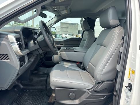 New 2025 Ford F250 XL w/ XL Chrome Package image 9