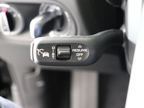 Used 2025 Porsche Macan image 36