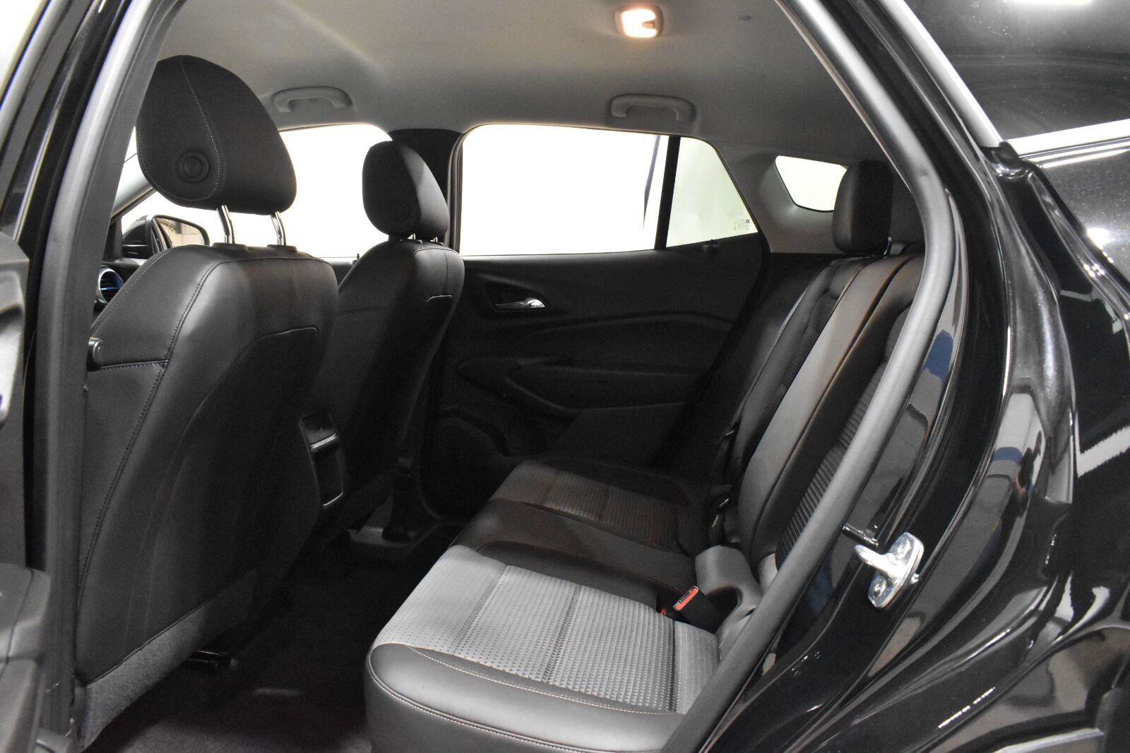 Used 2024 Chevrolet Trax LT w/ Driver Confidence Package FWD image 4