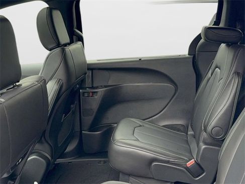 New 2026 Chrysler Pacifica Select image 39