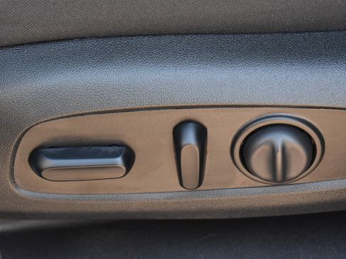 Used 2023 Chevrolet Equinox LT FWD image 23