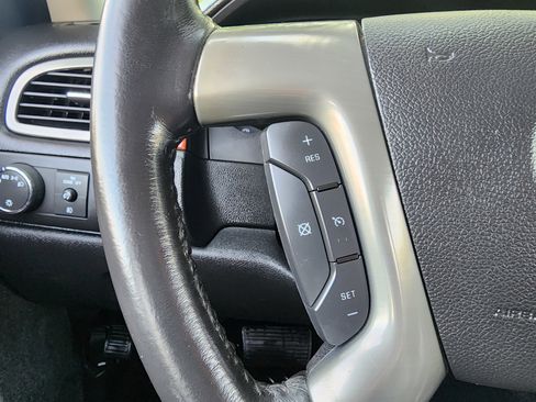 Used 2013 Chevrolet Avalanche LT image 39