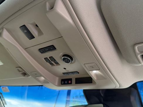 Used 2017 Cadillac Escalade ESV Premium Luxury AWD/4WD image 35