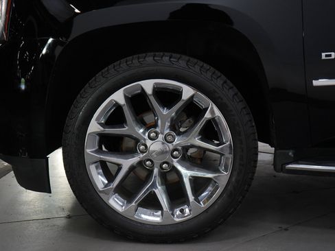 Used 2018 GMC Yukon Denali w/ Open Road Package AWD/4WD image 32