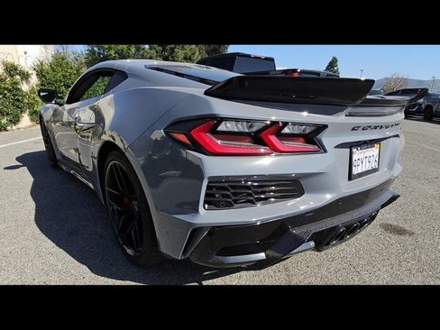 Used 2025 Chevrolet Corvette Z06 image 8