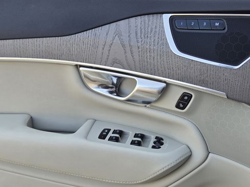Certified 2025 Volvo XC90 T8 Core w/ Protection Package image 32