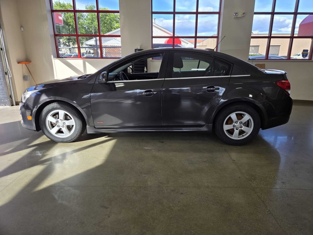 Used 2016 Chevrolet Cruze LT FWD image 4