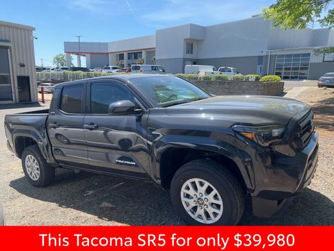 Used 2025 Toyota Tacoma SR5 image 5