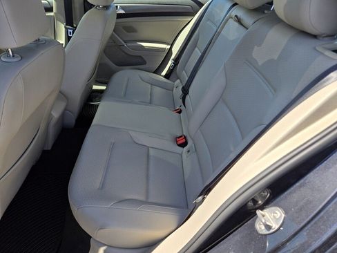 Used 2019 Volkswagen Golf SE w/ Driver Assistance Package FWD image 12