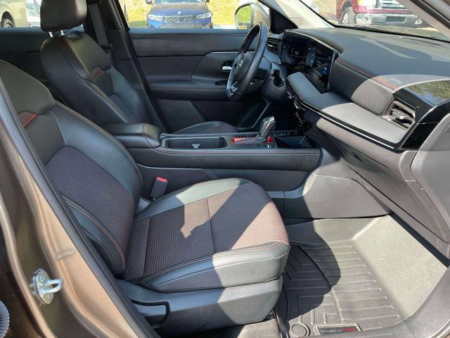 Used 2025 Nissan Kicks SR AWD/4WD image 24