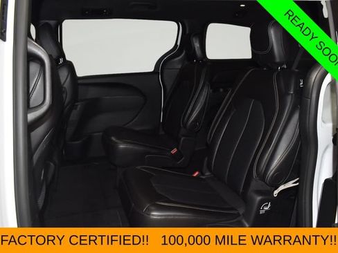 Certified 2025 Chrysler Pacifica Select FWD image 18