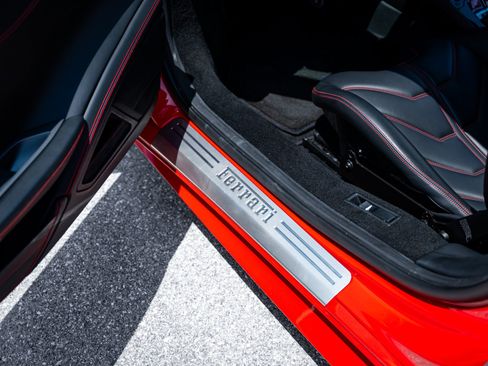 Used 2014 Ferrari 458 Italia Coupe RWD image 17