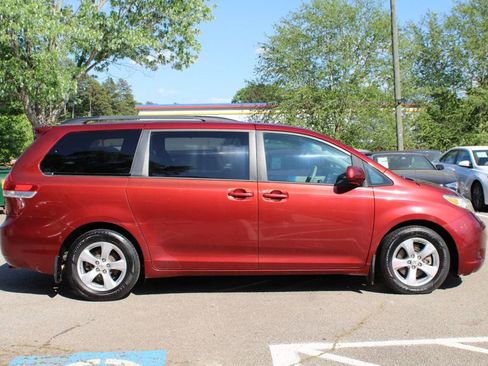 Used 2013 Toyota Sienna LE w/ Towing Pkg FWD image 5