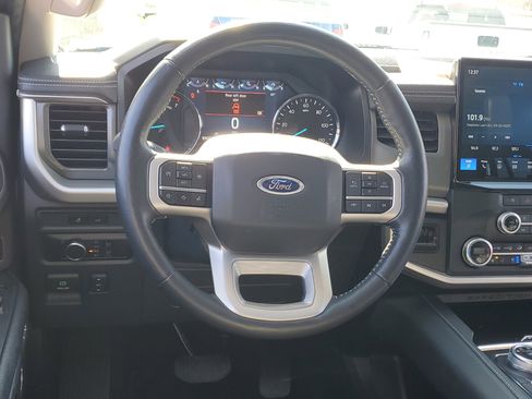 Used 2023 Ford Expedition Max XLT image 13