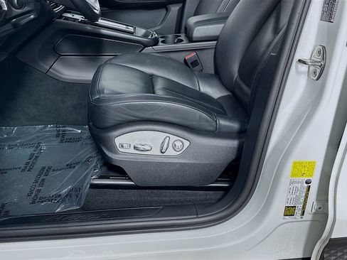 Certified 2022 Porsche Macan AWD/4WD image 22