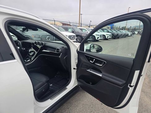 Used 2025 Mercedes-Benz GLC 300 GLC 300 image 12