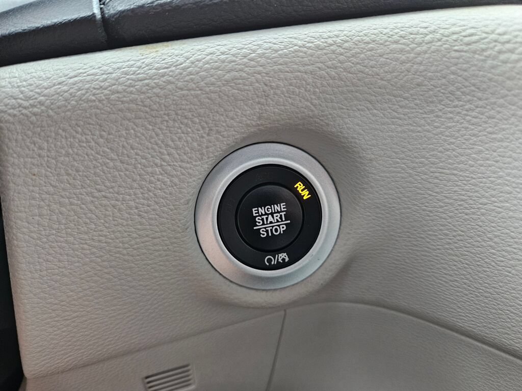 Used 2021 Chrysler Pacifica Touring-L FWD image 26