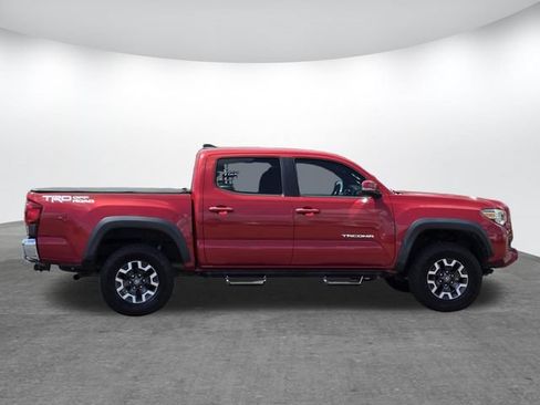 Used 2018 Toyota Tacoma TRD Off-Road RWD image 3