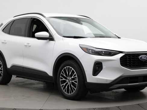 Used 2023 Ford Escape SE w/ PHEV Premium Package FWD image 3