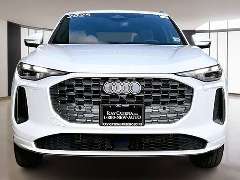 Used 2025 Audi Q5 Premium w/ Convenience Package image 2