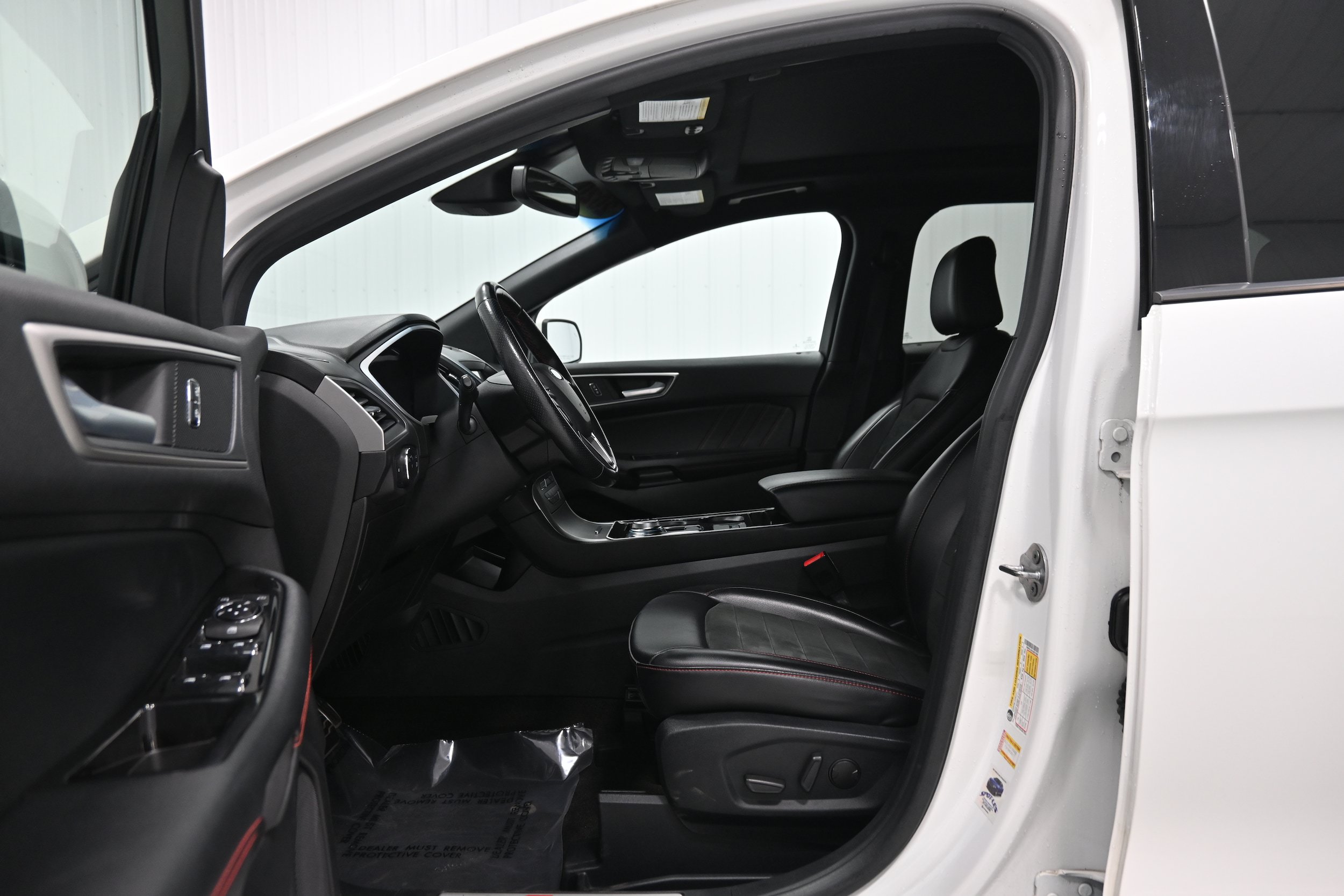 Used 2020 Ford Edge ST-Line w/ Cold Weather Package AWD/4WD image 5
