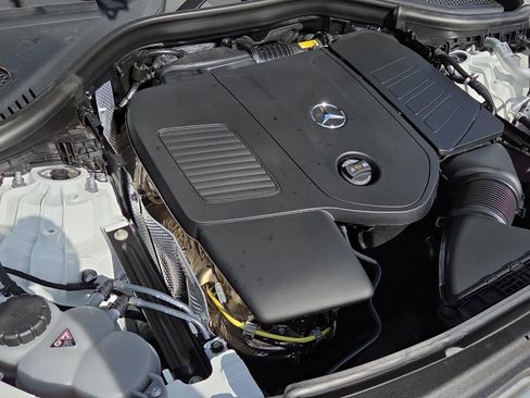 Certified 2025 Mercedes-Benz GLC 300 image 31