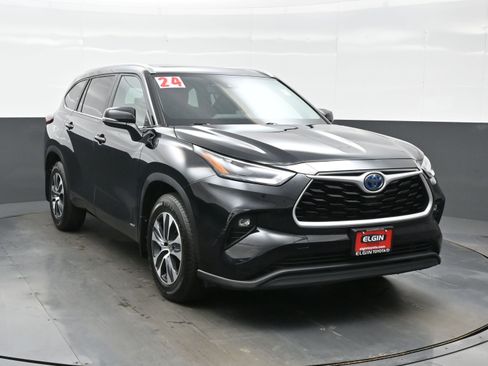 Used 2024 Toyota Highlander XLE AWD/4WD image 8