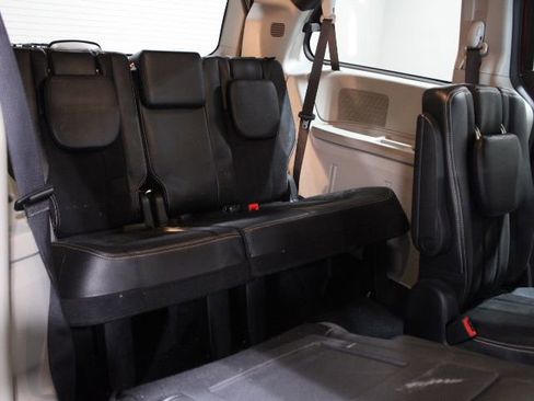 Used 2019 Dodge Grand Caravan SXT image 19