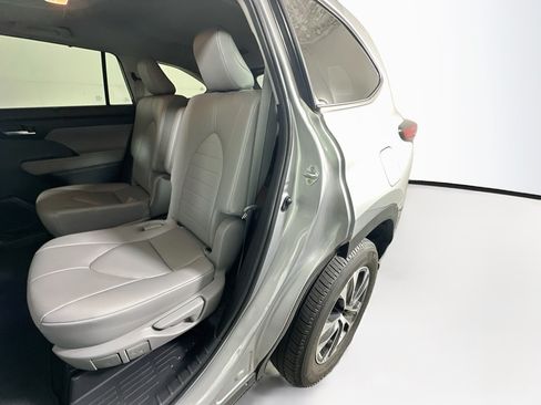Used 2023 Toyota Highlander XLE FWD image 26