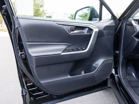 Certified 2021 Toyota RAV4 XLE FWD image 14
