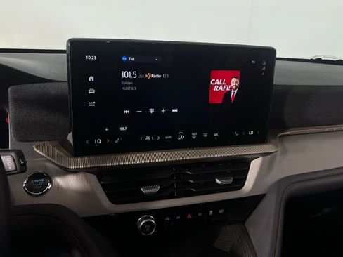 Used 2025 Ford Explorer Active image 17