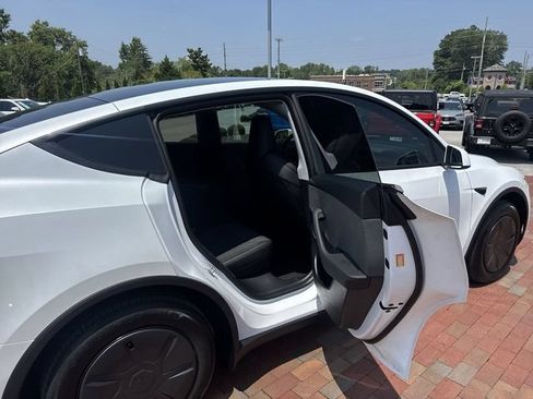 Used 2026 Tesla Model Y 2WD image 29