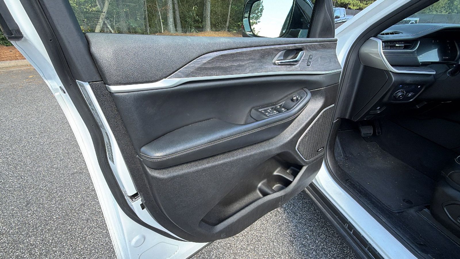 Used 2024 Jeep Grand Cherokee Limited 4xe AWD/4WD image 14